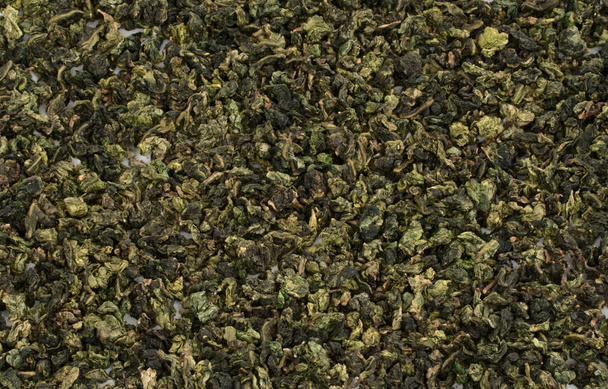 gerollte Blätter von Oolong traditionellen chinesischen dunkelgrünen Tee isolierten Hintergrund - Foto, Bild