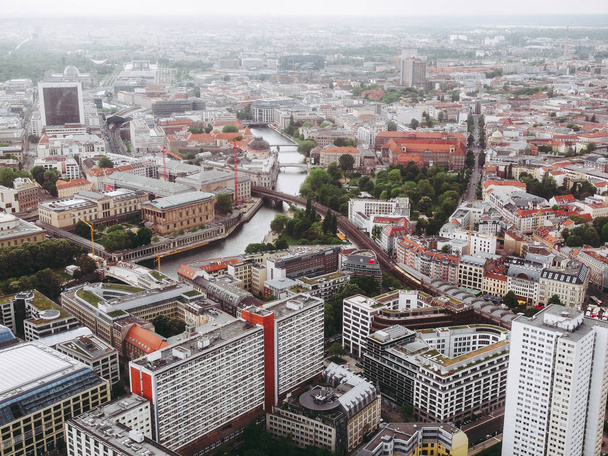 ベルリン, ドイツ - 2014 年 5 月 8 日： ドイツ ・ ベルリンの都市の空中鳥瞰図 - 写真・画像