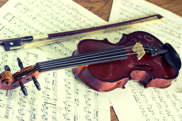 Violin with bow - Фото, изображение