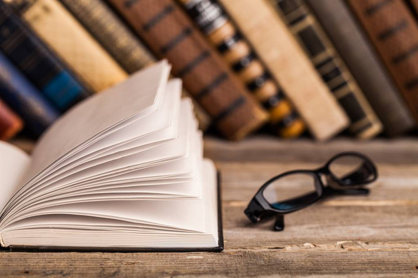 close-up view of open book and eyeglasses  - Fotografie, Obrázek