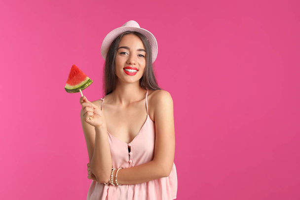 Beautiful young woman posing with watermelon on color background - Fotografie, Obrázek