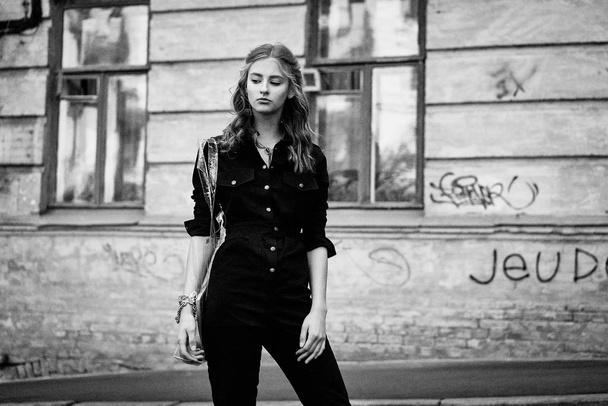 stylish female fashion model posing on the street  - Fotoğraf, Görsel