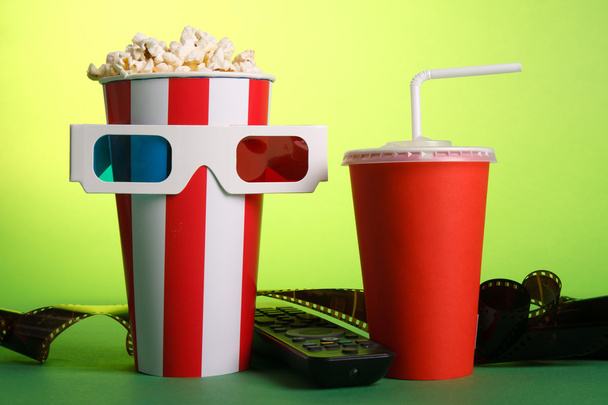 Full bucket of popcorn - 写真・画像