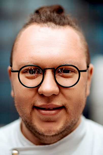 Retrato de um chef com óculos
 - Foto, Imagem