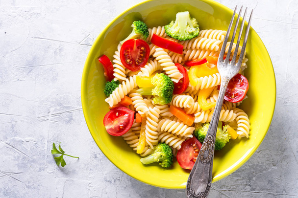 Vegan pasta fusilli with vegetables. Top view. - Foto, imagen