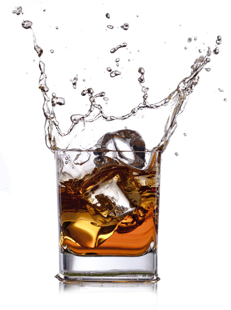 Whiskey splash with ice cubes - Foto, afbeelding