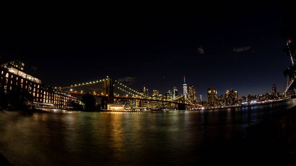 Brooklyn-híd, New York-i - ez a New York-i nagy attrakciók egyike. Sok történetek és érdekességek jár ez az emlékmű, amely Manhattan Brooklyn tervezés és az építés. - Fotó, kép