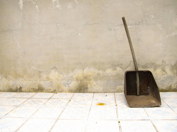 Rusty dustpan on the floor - Photo, Image