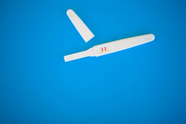 Test di gravidanza. Il risultato è positivo con due strisce. Trattamento dell'infertilità con pillole, aiutare a concepire un bambino. Compresse da gravidanza non funzionano, contraccezione
. - Foto, immagini