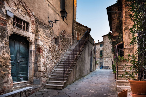 Montemerano, Tuscany - small medieval village in Maremma. Montemerano is a 12th century town in the heart of Maremma, at 55 kilometers from Grosseto, Italy - Valokuva, kuva