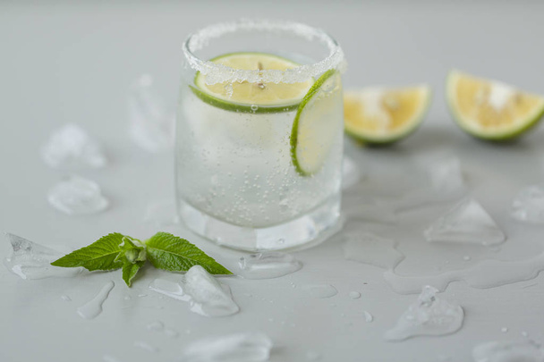 Cold citrus water with ice and mint - Фото, зображення