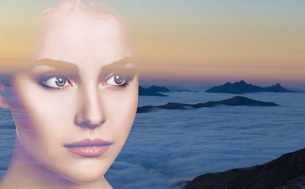 Doppelbelichtung Porträt einer jungen Frau und Wolken Meer. - Foto, Bild
