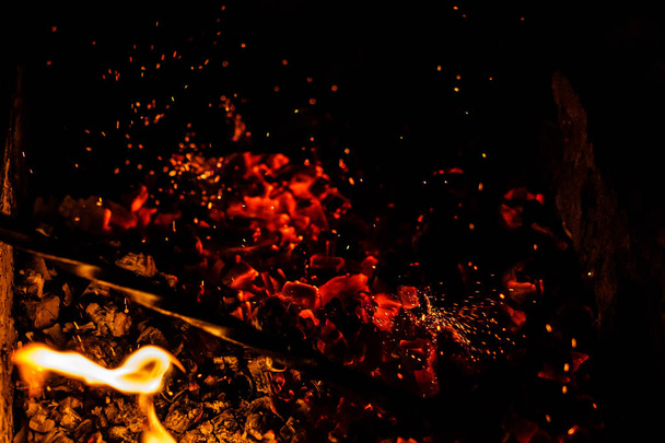 Alan sayısı doğa bokeh yangın bulanık kökenden gelen içinde ateş  - Fotoğraf, Görsel