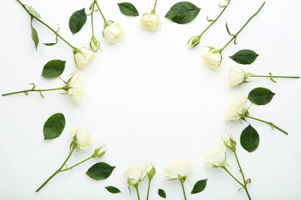 Rose flowers with green leaves in shape of circle isolated on white background - Foto, imagen