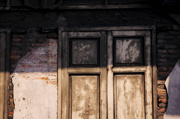 The wooden window is on an old brick wall. - 写真・画像