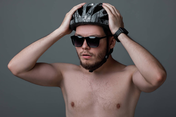 the funny portrait of the young cyclist - 写真・画像