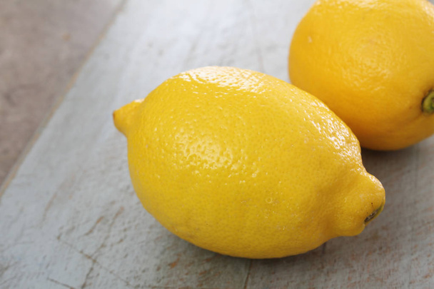Příprava citronů na stole - Fotografie, Obrázek