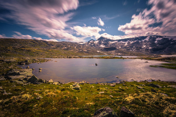 Paisagem montanhosa selvagem no Parque Nacional Jotunheimen, Noruega
 - Foto, Imagem
