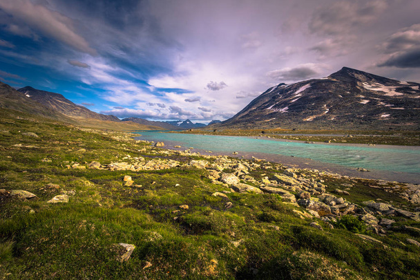 Paesaggio selvaggio di montagna nel Parco Nazionale di Jotunheimen, Norvegia
 - Foto, immagini