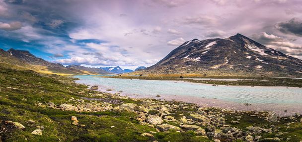 Villi vuoristomaisema Jotunheimen kansallispuistossa, Norja
 - Valokuva, kuva