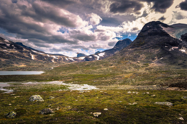 Wild mountain landscape in the Jotunheimen National Park, Norway - Foto, Bild