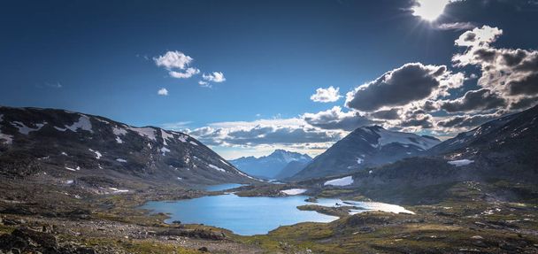 ヨートゥンハイメン国立公園、ノルウェーで野生の山の風景 - 写真・画像