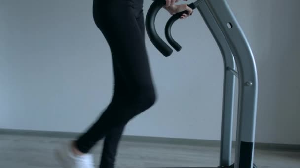 Attractive girl running at home on a treadmill - Footage, Video