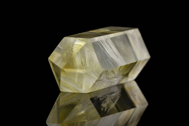 macro piedra mineral amarillo citrino primer plano
 - Foto, imagen