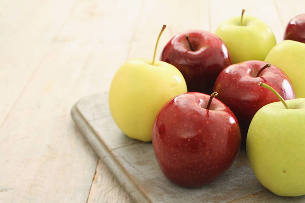 preparar manzanas frescas y saludables
 - Foto, Imagen