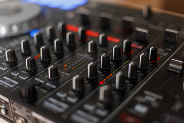 Technologia audio. DJ mieszanie kontrolera - Zdjęcie, obraz