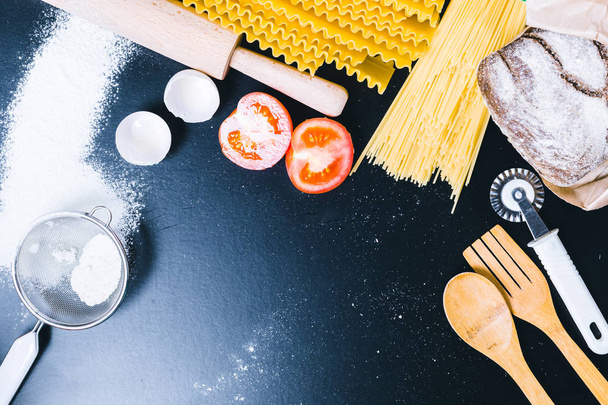 dry pasta spaghetti with ingredient - Valokuva, kuva