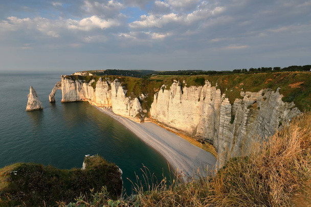 Etretatin kalliot Normandiassa
 - Valokuva, kuva