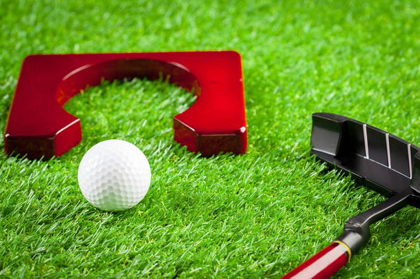 Mini golf equipment on green grass - Zdjęcie, obraz