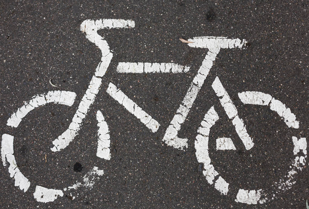 Ποδήλατο σημάδι στην άσφαλτο λωρίδα ποδηλάτων - Φωτογραφία, εικόνα