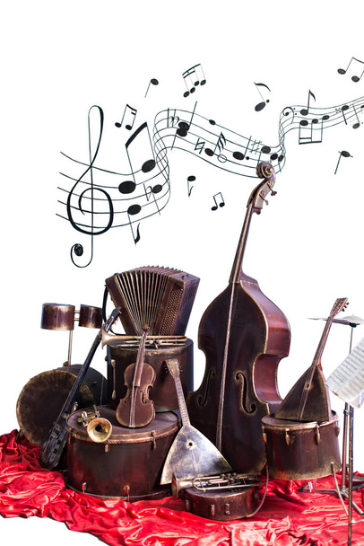 Vieux instruments de musique vintage sur fond blanc. Instrument de musique classique
 - Photo, image