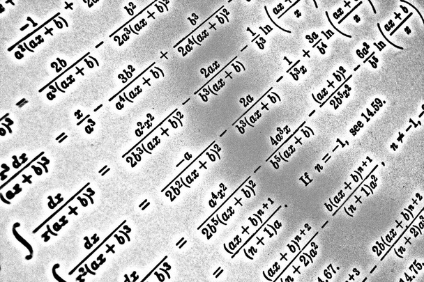Gran número de fórmulas matemáticas sobre un fondo blanco HDR
 - Foto, imagen
