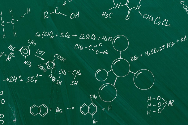 Molecule models and formulas on board background - Foto, immagini