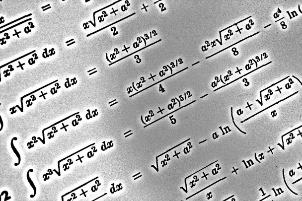 Groot aantal wiskundige formules op een witte achtergrond Hdr - Foto, afbeelding