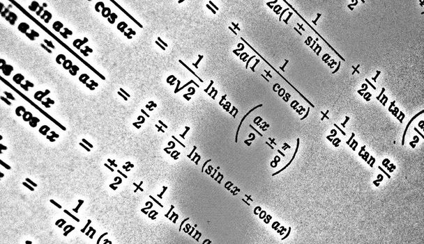 Grande numero di formule matematiche su uno sfondo bianco HDR
 - Foto, immagini