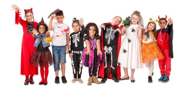 Enfants avec peinture sur le visage et costumes d'Halloween isolés en blanc
 - Photo, image
