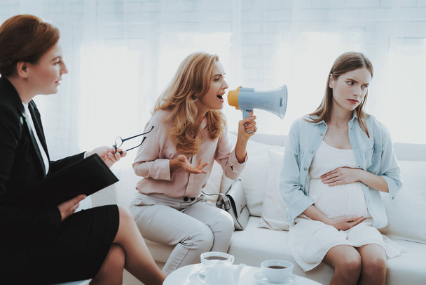 Mother with Pregnant Daughter in Doctor Office. Visit to Family Doctor. Consulting Psychologist. Healthy Pregnancy Concept. Young Mother. Screaming Mother. Pregnant Girl. Psychological Help. - Foto, Imagen