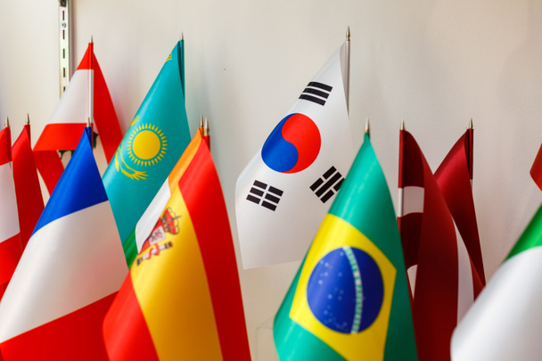 Ομαδοποίηση διαφόρων σημαιών του κόσμου - Φωτογραφία, εικόνα