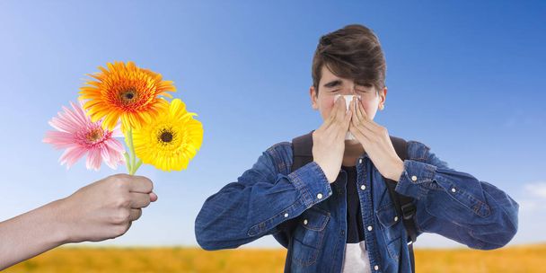 концепция аллергии на весну и пыльцу, молодых с платком и аллергией
 - Фото, изображение