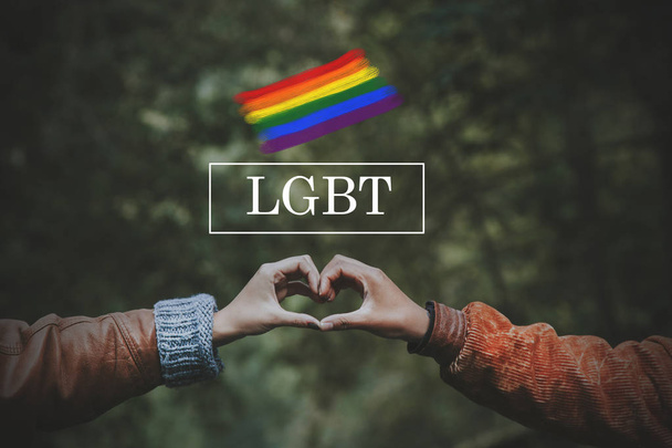 LGBT hnutí koncept, ruce s láskou - Fotografie, Obrázek