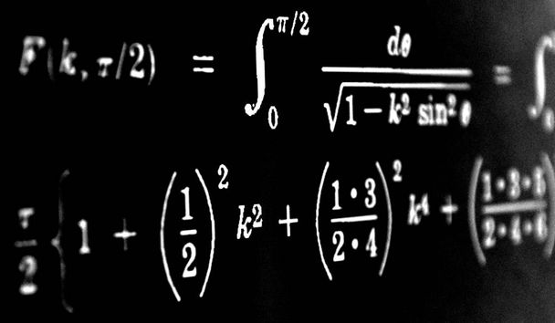 Sayıda siyah bir arka plan üzerinde matematiksel formül - Fotoğraf, Görsel