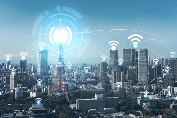 Réseau de communication sans fil Smart City avec le concept graphique de l'internet des objets (IOT) et des technologies de l'information et de la communication (TIC) dans les bâtiments modernes de la ville en arrière-plan
. - Photo, image