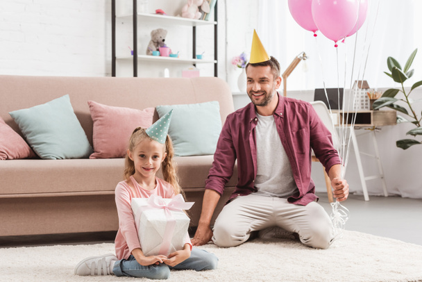 father and daughter having fun and celebrating birthday  - Foto, imagen