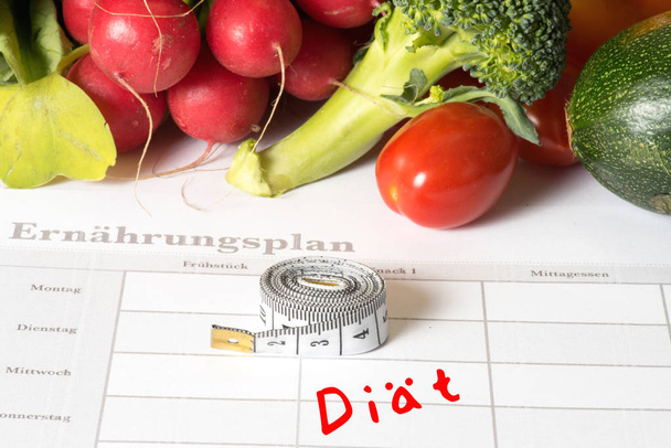 Hortalizas, un plan nutricional, cinta métrica y dieta
 - Foto, imagen