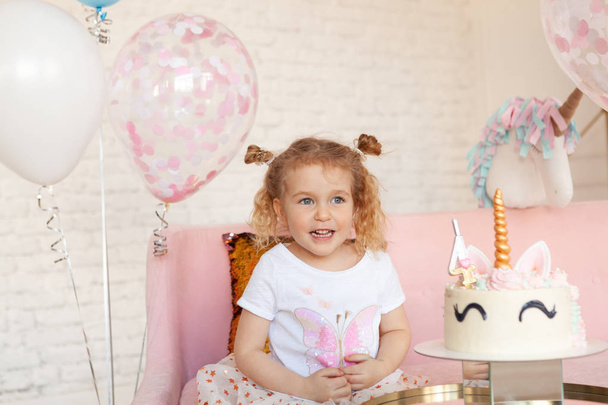 fun birthday with pretty little girl. Festive party with a unicorn, indoor - Foto, Imagen