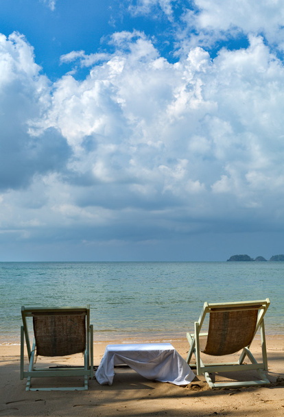 熱帯のビーチで太陽の椅子 - 写真・画像